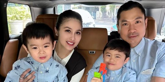 Momen Hangat Sandra Dewi Bareng Keluarga yang Selalu Disorot, Dipuji Family Goals!