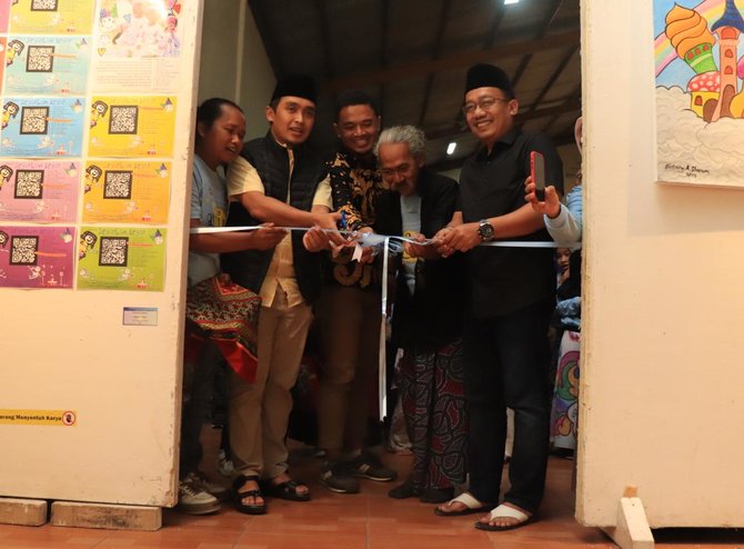 wakil wali kota pasuruan adi wibowo membuka pameran seni rupa ceria warna anak negeri