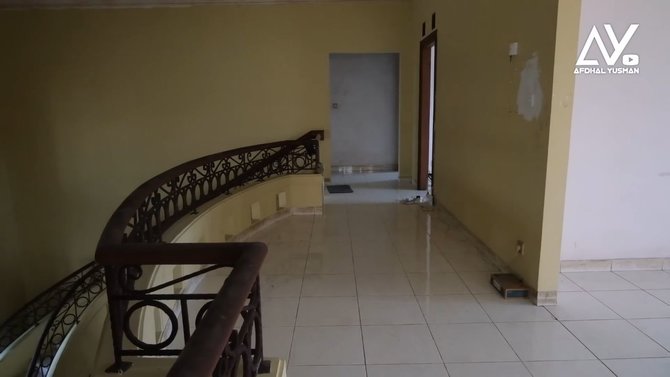 tinggal di rumah warisan usai menikah intip potret interior rumah tiko anak bu eny