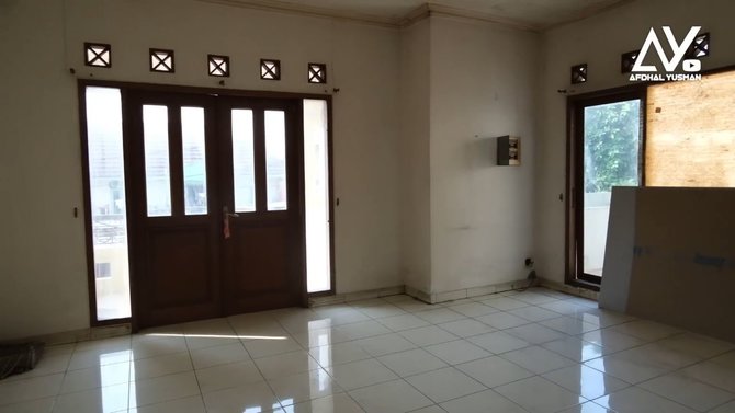 tinggal di rumah warisan usai menikah intip potret interior rumah tiko anak bu eny