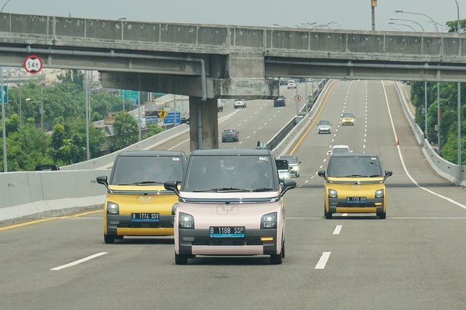 test drive mobil listrik mini wuling air ev di jakarta