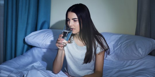 Sering Dilewatkan, Ternyata Ini Manfaat Minum Air Putih Sebelum Tidur