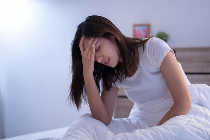 sering dilewatkan ternyata ini manfaat minum air putih sebelum tidur
