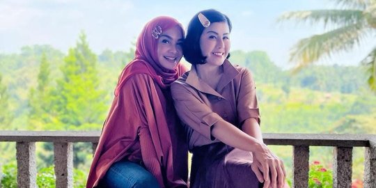 Potret Rieta Amilia & Desiree Tarigan Kompak Pakai Jepit, Duo Nenek Cantik dan Gemas