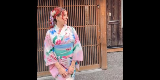 6 Potret Tasya Farasya Kenakan Kimono saat Liburan di Jepang, Cantik Banget!