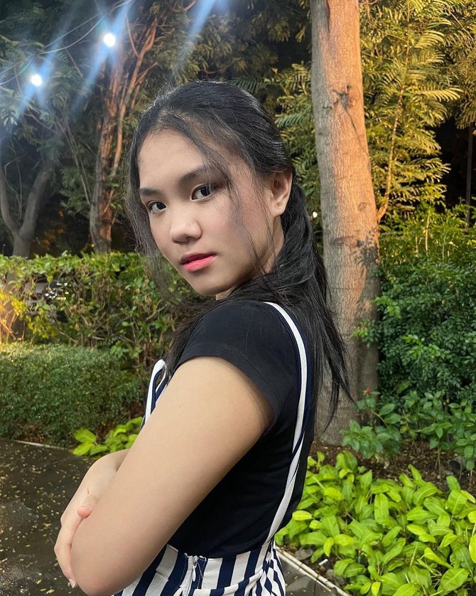 jarang tersorot ini potret kirana putri andhika kangen band yang baru wisuda smp