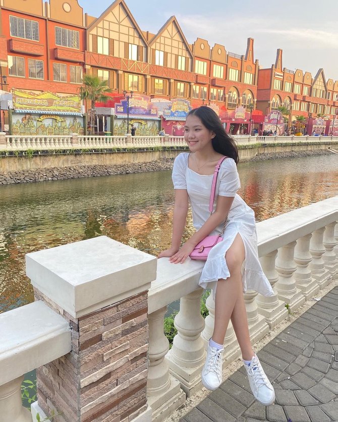 jarang tersorot ini potret kirana putri andhika kangen band yang baru wisuda smp