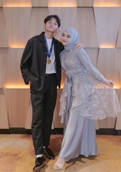 intip momen wisuda anak sule yang ke 3 penampilan putri delina jadi sorotan