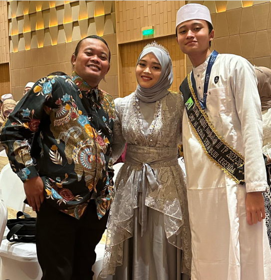 intip momen wisuda anak sule yang ke 3 penampilan putri delina jadi sorotan