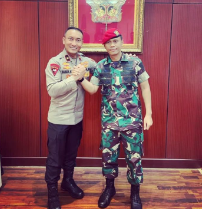 potret gagah letkol wahyo darah kopassus dengan jenderal polri eks ajudan wapres