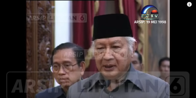 pidato presiden soeharto 2 hari sebelum lengser bereaksi didesak mundur