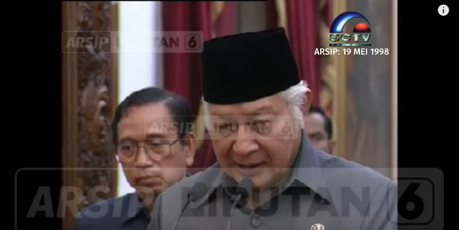 pidato presiden soeharto 2 hari sebelum lengser bereaksi didesak mundur