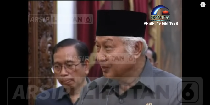 pidato presiden soeharto 2 hari sebelum lengser bereaksi didesak mundur