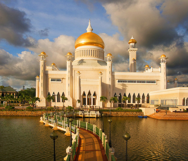 masjid sultan omar ali saifuddien brunei darussalam