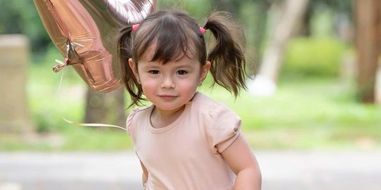 Potret Terbaru Chloe Anak Asmirandah yang Bikin Pangling, Penampilannya Makin Cantik