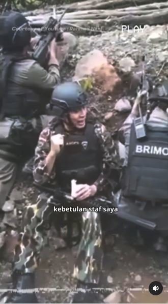 jenderal polisi tenteng senjata cerita ditembaki kkb saat bebaskan sandera di papua