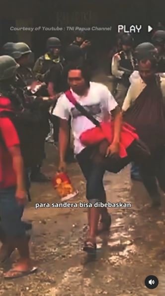 jenderal polisi tenteng senjata cerita ditembaki kkb saat bebaskan sandera di papua