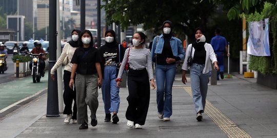 Alasan Warga Tetap Pakai Masker Meski Aturan Dicabut: Bukan Covid-19 tapi Polusi