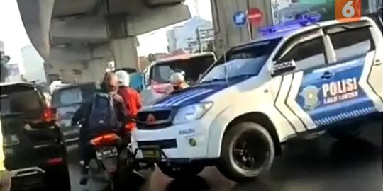 Viral Video Mobil Polisi di Makassar Tabrak Pemotor, Ini Penjelasan Polrestabes