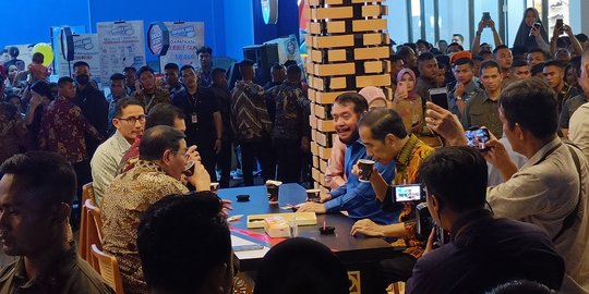 Jokowi Ngopi Bareng Sandiaga hingga Ketua MK di Jakarta Fair, Ngobrol Pilpres 2024?