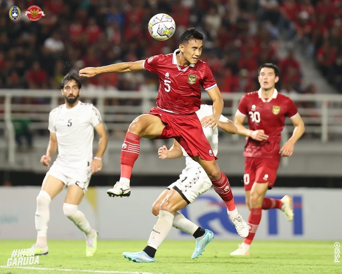 timnas indonesia vs palestina di stadion gbt surabaya