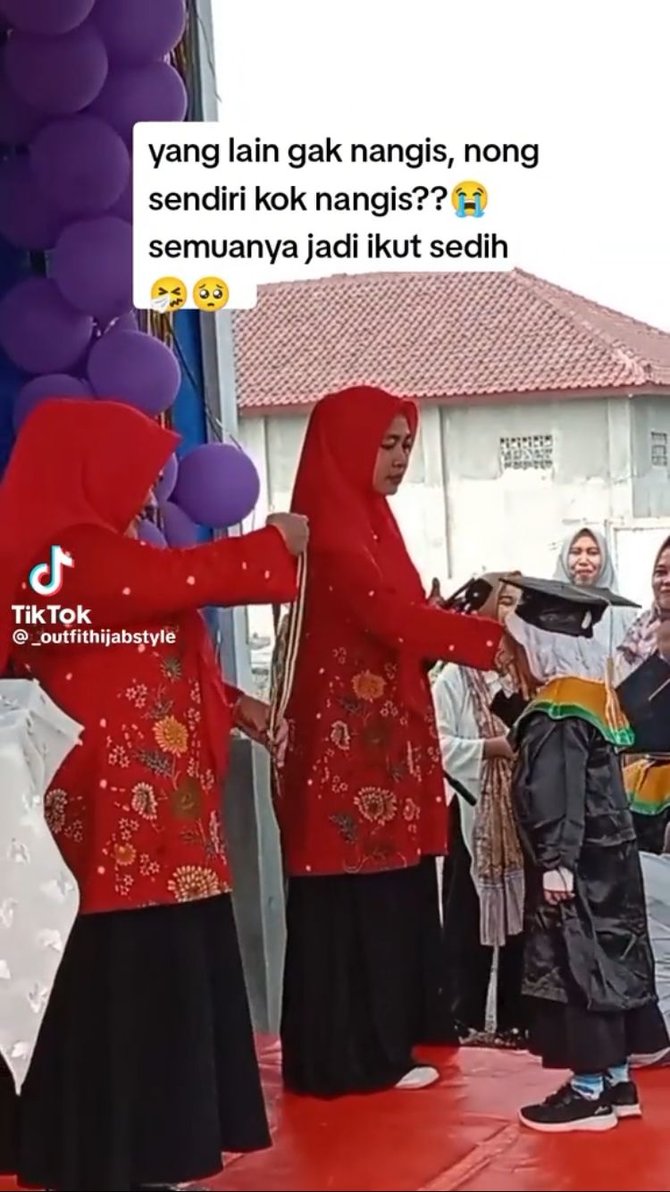 bikin ikut sedih begini momen anak tk tahan tangis saat wisuda tanpa orang tua