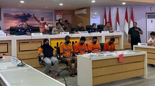 para tersangka tindak pidana perdagangan orang tppo diamankan di polda jatim