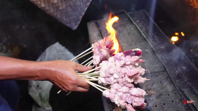 kelezatan sate blengongternyata dari hewan perkawinan silang antara bebek dan mentok