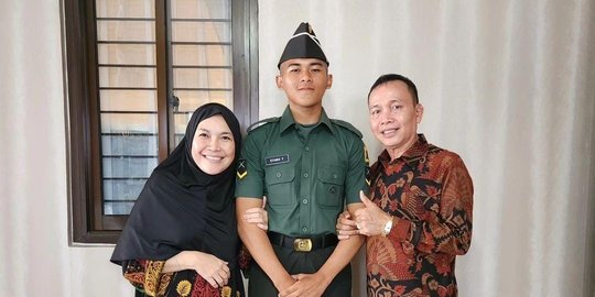 Ayu Ting Ting Ternyata Punya Sepupu TNI, ini Potretnya Pose sama Ayah Ojak & Istri