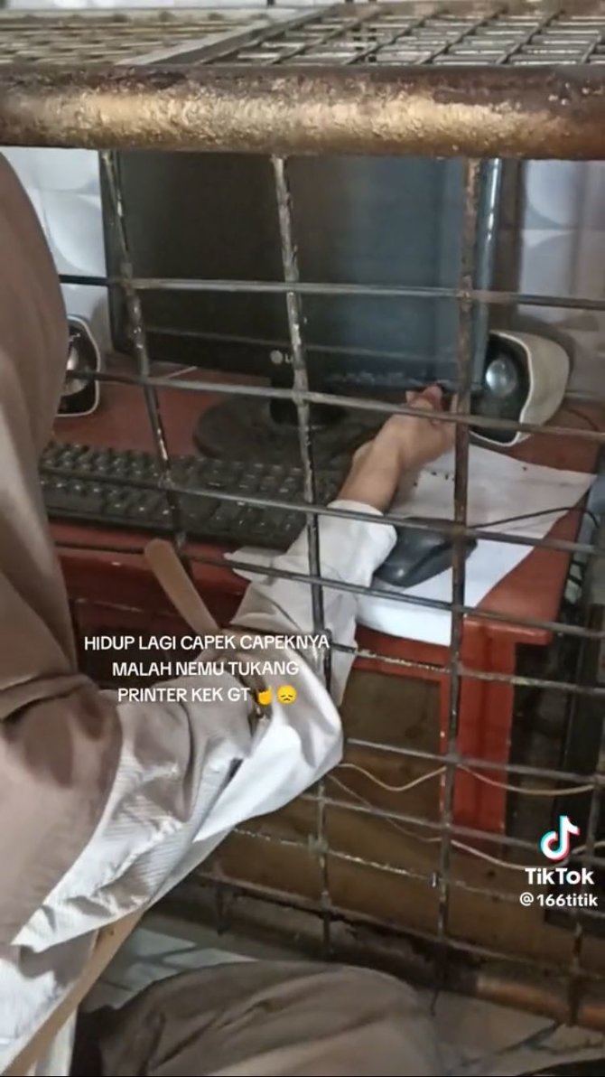 penampakan unik tempat fotocopy yang bikin geleng kepala komputernya 039dipenjara039