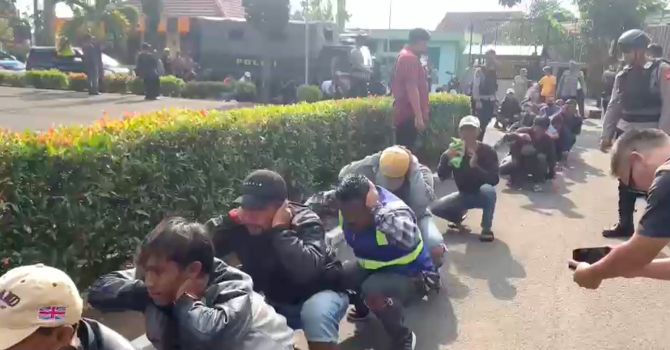 polisi dipukuli kapolres garut 039murka039 tangkap para preman 039kalian jual saya beli039