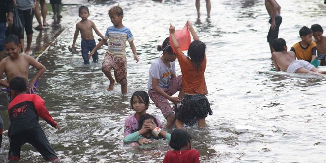 Pekalongan Tergenang Banjir Rob, Pemerintah Beri Jaminan Ketersediaan Air Bersih