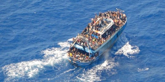 Kapal Penuh Sesak Imigran Tenggelam di Yunani, 79 Tewas dan Ratusan Hilang