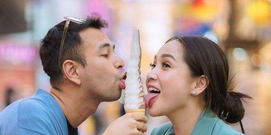 Potret Gemas Nagita Slavina dan Raffi Ahmad Makan Es Krim Bareng di Korea Selatan