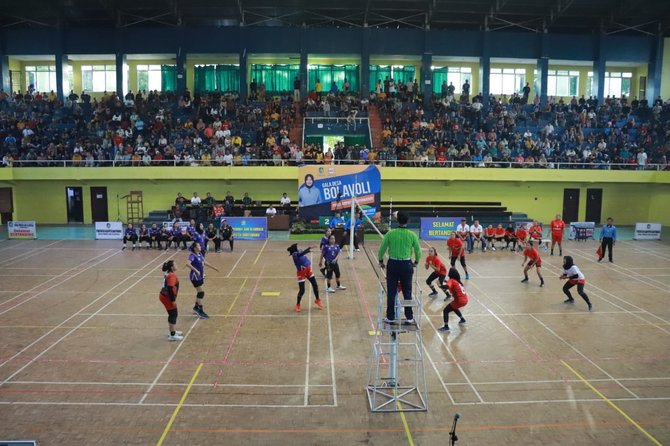 ribuan orang padati final gala desa bola voli piala bupati banyuwangi