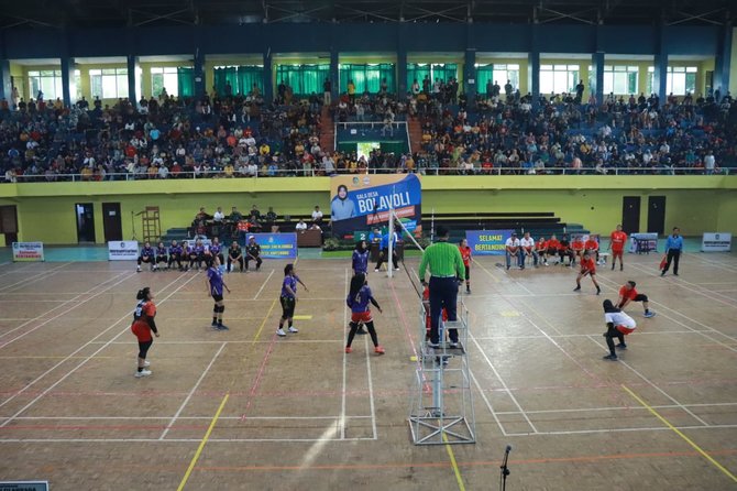 ribuan orang padati final gala desa bola voli piala bupati banyuwangi