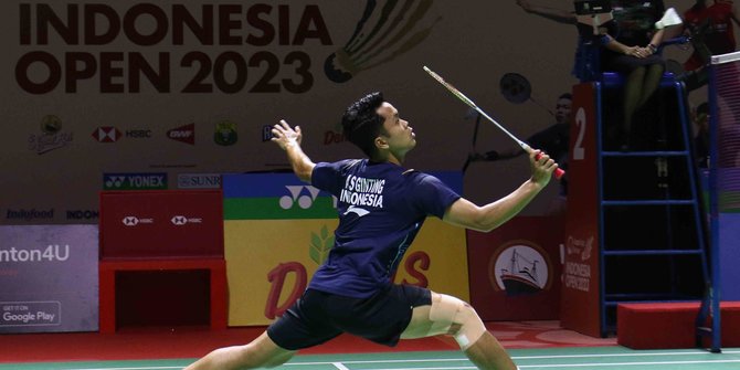 Anthony Ginting Menangkan 'Perang Saudara' Lawan Jonathan Christie di Indonesia Open