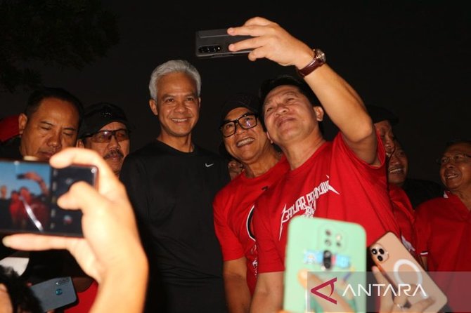 ikut jalan sehat di fun walk bali ganjar pranowo diteriaki 039presiden039