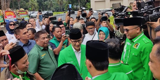 Kenakan Jas Hijau, Sandiaga Uno Perdana Hadiri Rapimnas PPP