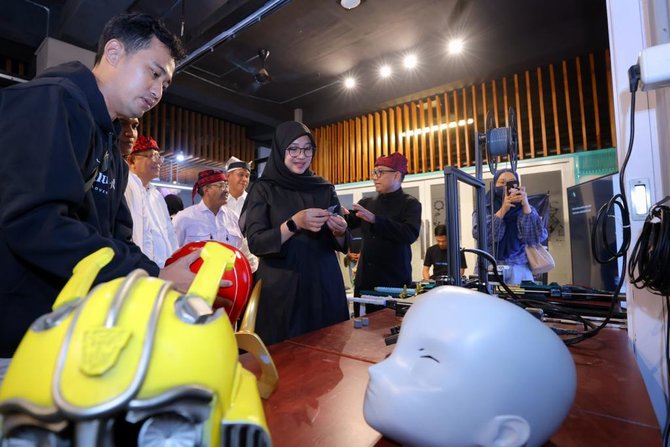 bupati ipuk resmikan gedung creative hub