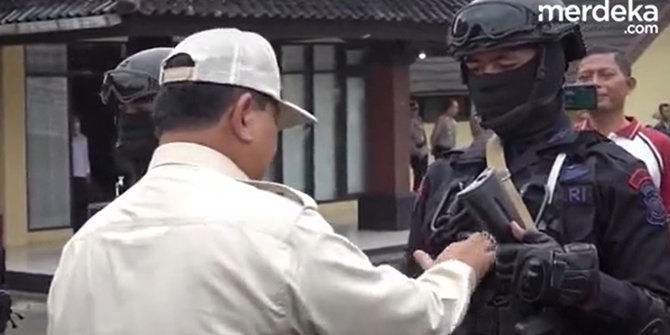 VIDEO:  Prabowo Berhenti Dengar Pengakuan Brimob Polri, Terungkap Sosok Ayahnya