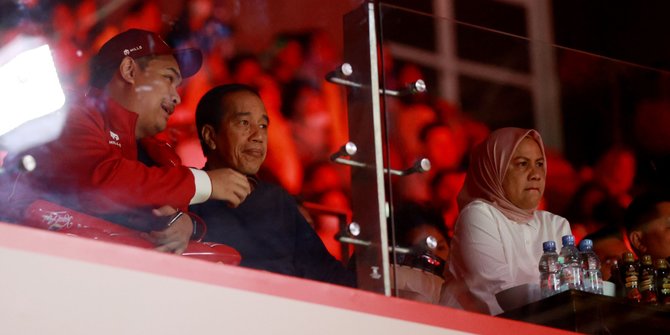 Presiden Jokowi Menikmati Malam Mingguan dengan Nonton Indonesia Open 2023