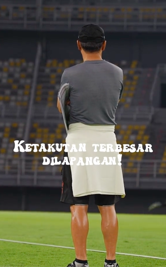 inilah musuh terbesar coach sty saat di lapangan selalu sedia lotion anti nyamuk