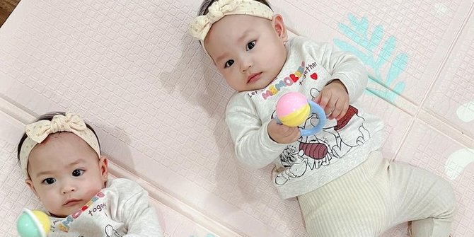 Lucu! 7 Foto Alma & Alsha Anak Kembar Anisa Rahma Menginjak 8 Bulan, Gemesin Banget