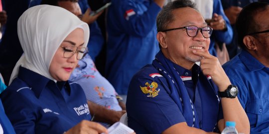 Senyum Zulkifli Hasan di Acara Deklarasi Caleg DPR di Maluku