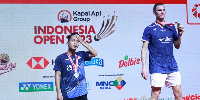 Anthony Ginting Gagal Menang, Viktor Axelsen Cetak Juara Indonesia Open 2023