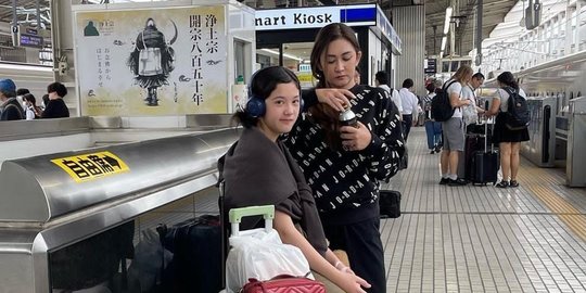 Sweet! Nafa Urbach & Zack Lee Kompak Ajak Putri Cantiknya Liburan Bareng di Jepang