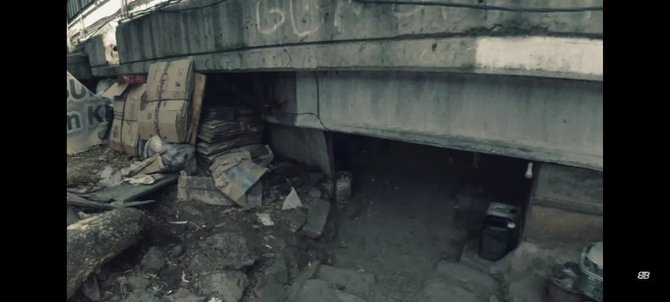 viral potret perkampungan di kolong jembatan jakarta ada sekolah