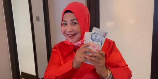 Dewi Perssik Beri Uang Dollar Banyak Banget Buat Mama: Ini Rahasiaku Selama Berkarier