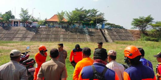 Perahu Terbalik Usai Jaring Banyak Ikan, Nelayan Hilang di Bengawan Solo